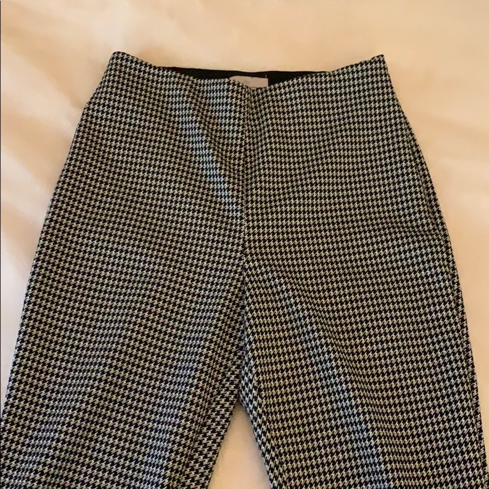 chic pants with elastic stretch
